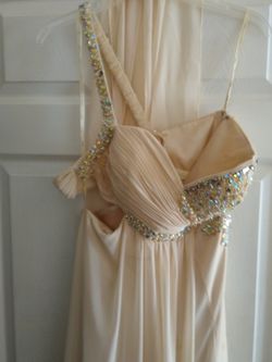 Size 8 Prom dress Are Evening Gound