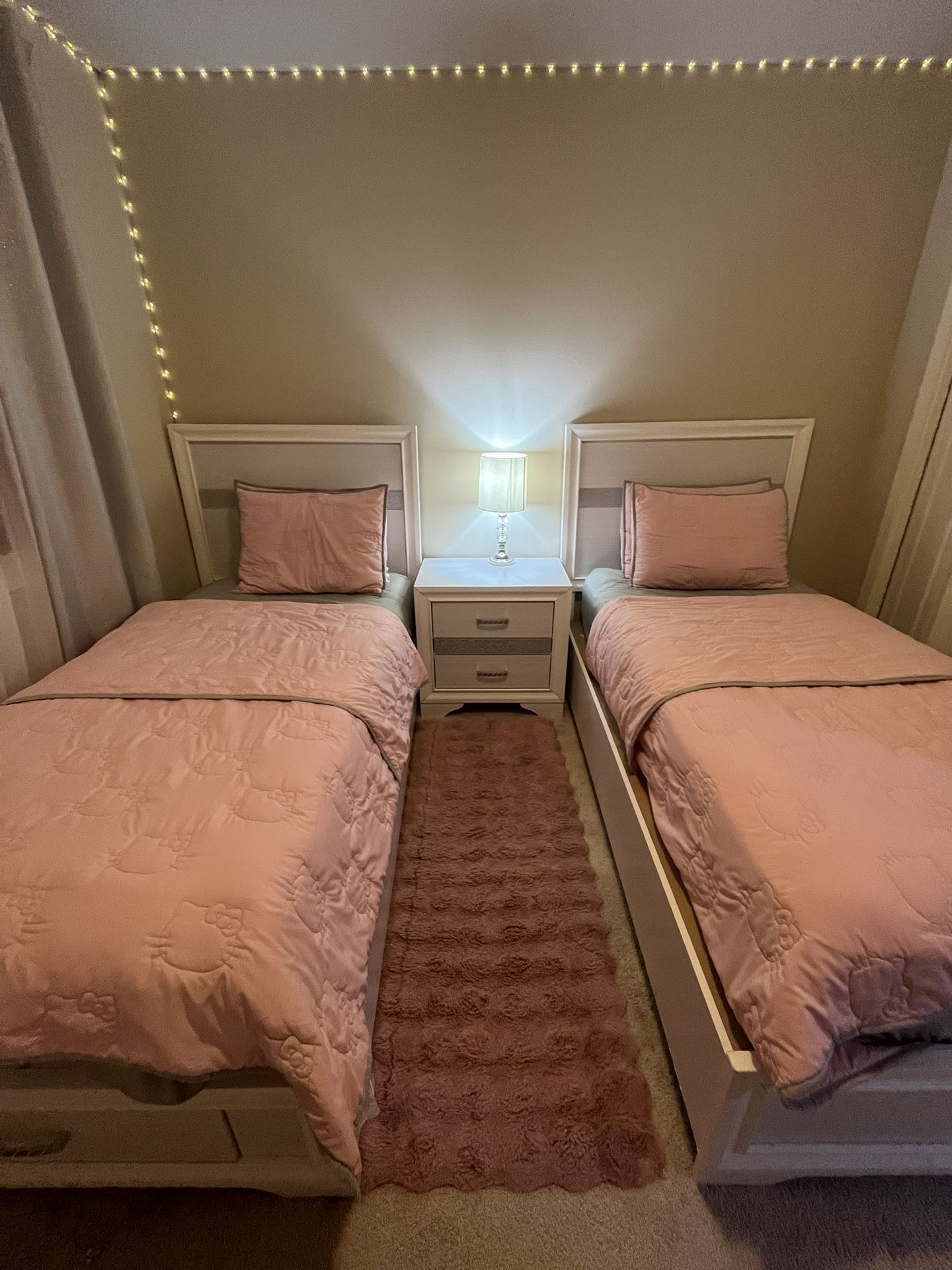 Twin Bedroom Set (with Comforter)