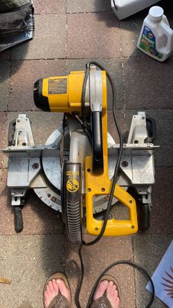 12 inch double bevel compounded miter saw DW706