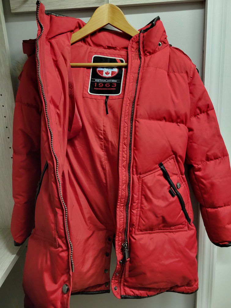 Girls Coat LV Puffer Coat Size 4/5 for Sale in New York, NY - OfferUp