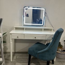Vanity/ desk with light