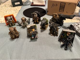 Mezco Mez-Itz Aliens and Predator Figures