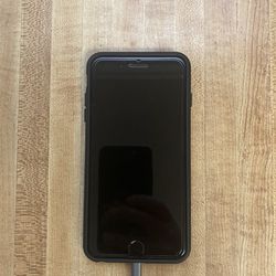 T-mobile iPhone 7plus In Mint Condition With Screen Protector And Case