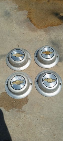 1 Tahoe limited wheel & 4 center caps $250 rim has a curb mark but can be be fixed 16x7 Chevy 5x5 truck