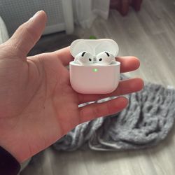 AirPod 4s