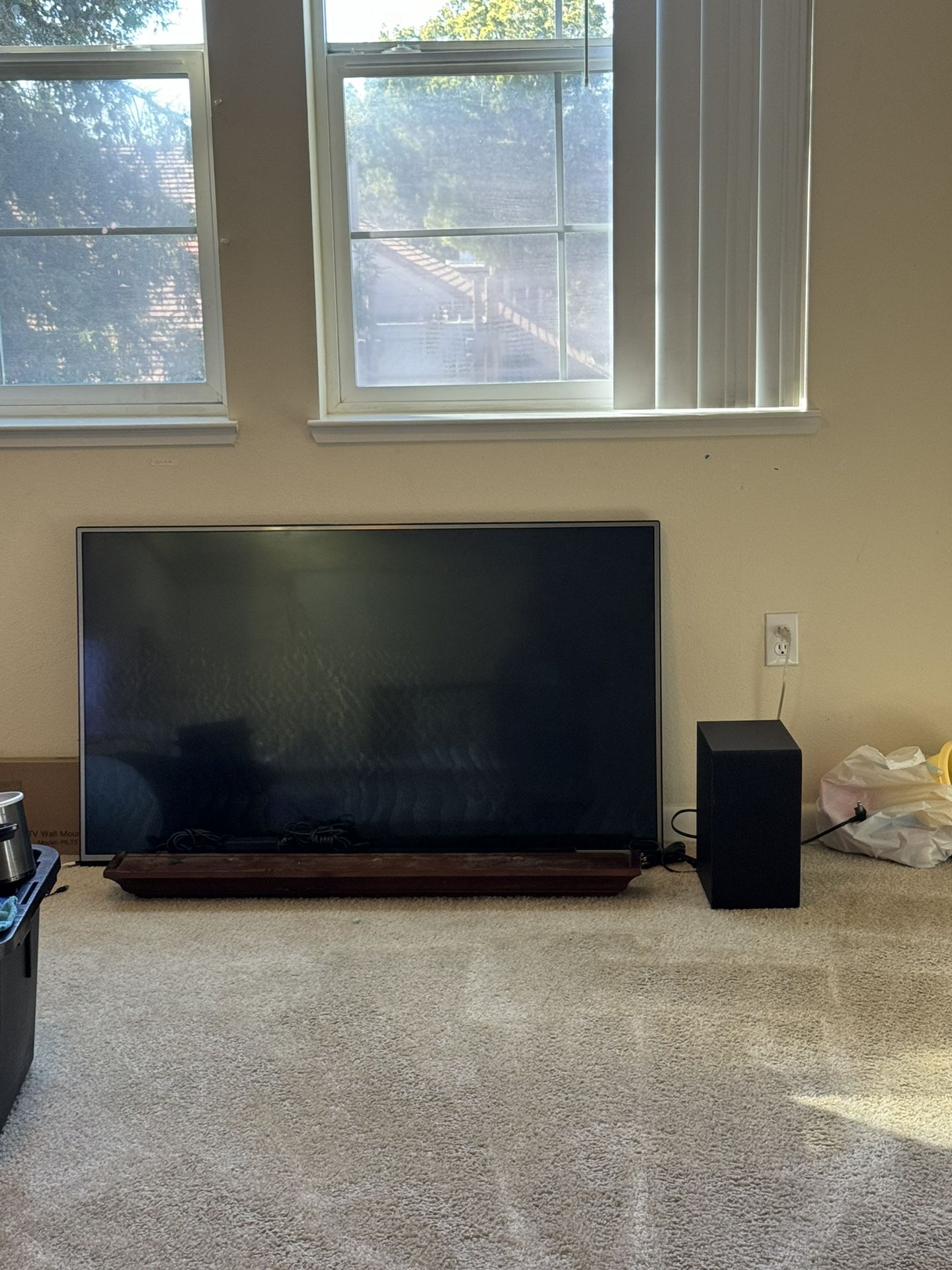 45 Inch LG Tv With Soundbar And Subwoofer