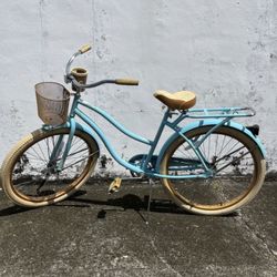 Bicycle Huffy. Beach Cruiser.  Like New 