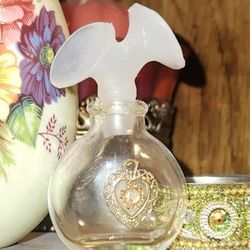 VINTAGE ORNATE MINI GOLD METAL HEART FILIGREE CRYSTAL PERFUME BOTTLE ACCENT TABLE VANITY DECOR COLLECTABLE
