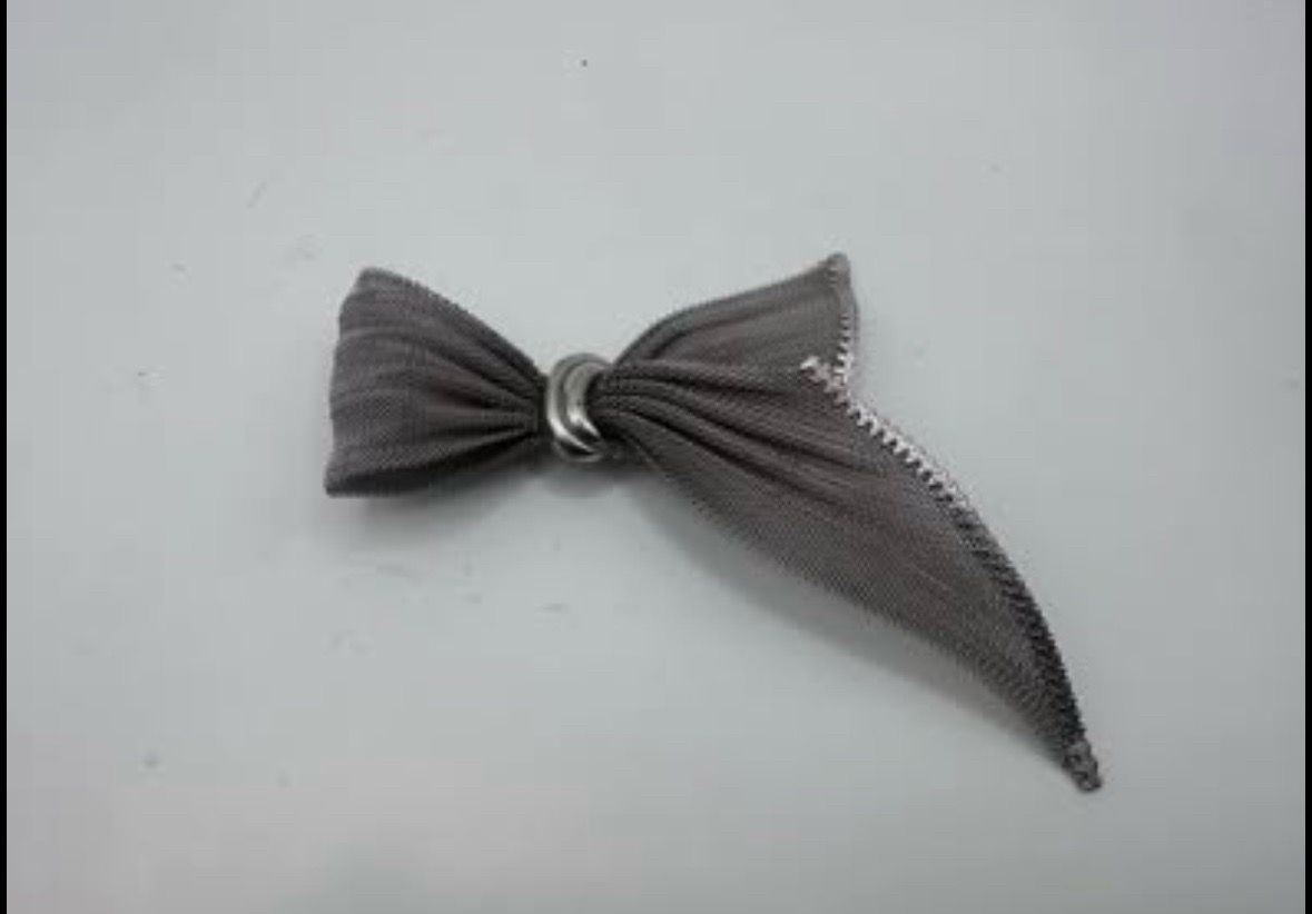 Vintage silver mesh brooch/pin