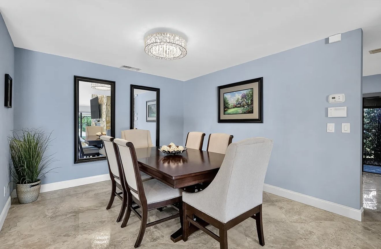 Dinning Table & 6 Chairs.