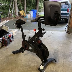 LOW PRICE MOVING- PELATON BIKE +