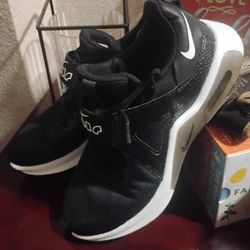 Nike Women's Air Max Bella TR 5 size 6.5