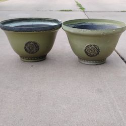 large plastic planters