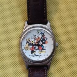 Vintage Mickey & Friends Watch, The Disney Store Cast Member Only Watch Limited New Battery Working condition