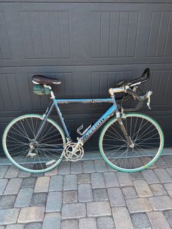 Raleigh R700 Road Bike