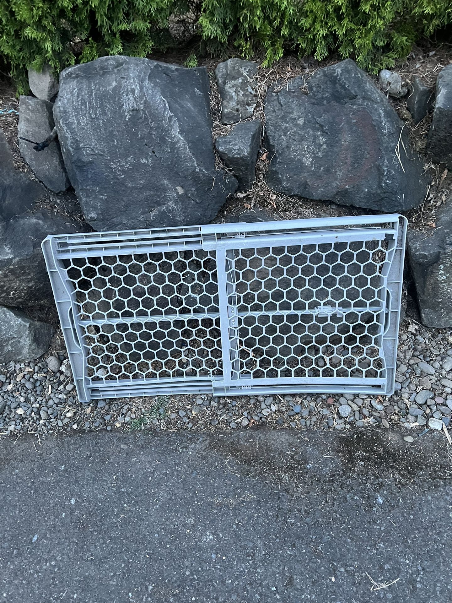 Adjustable Pet/Baby cage