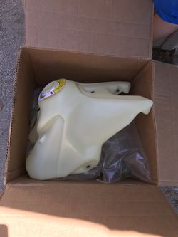 Suzuki oversized gas tank