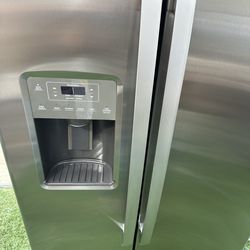 GE 25.3 cu. ft. Side by Side Refrigerator with water and ice dispenser on door, in Fingerprint Resistant Stainless Steel, Standard Dept.