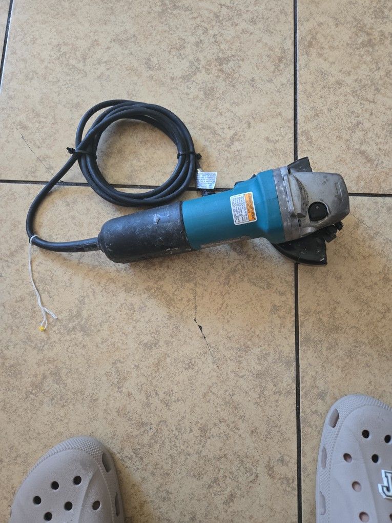 Makita 4 1/2 Inch Grinder