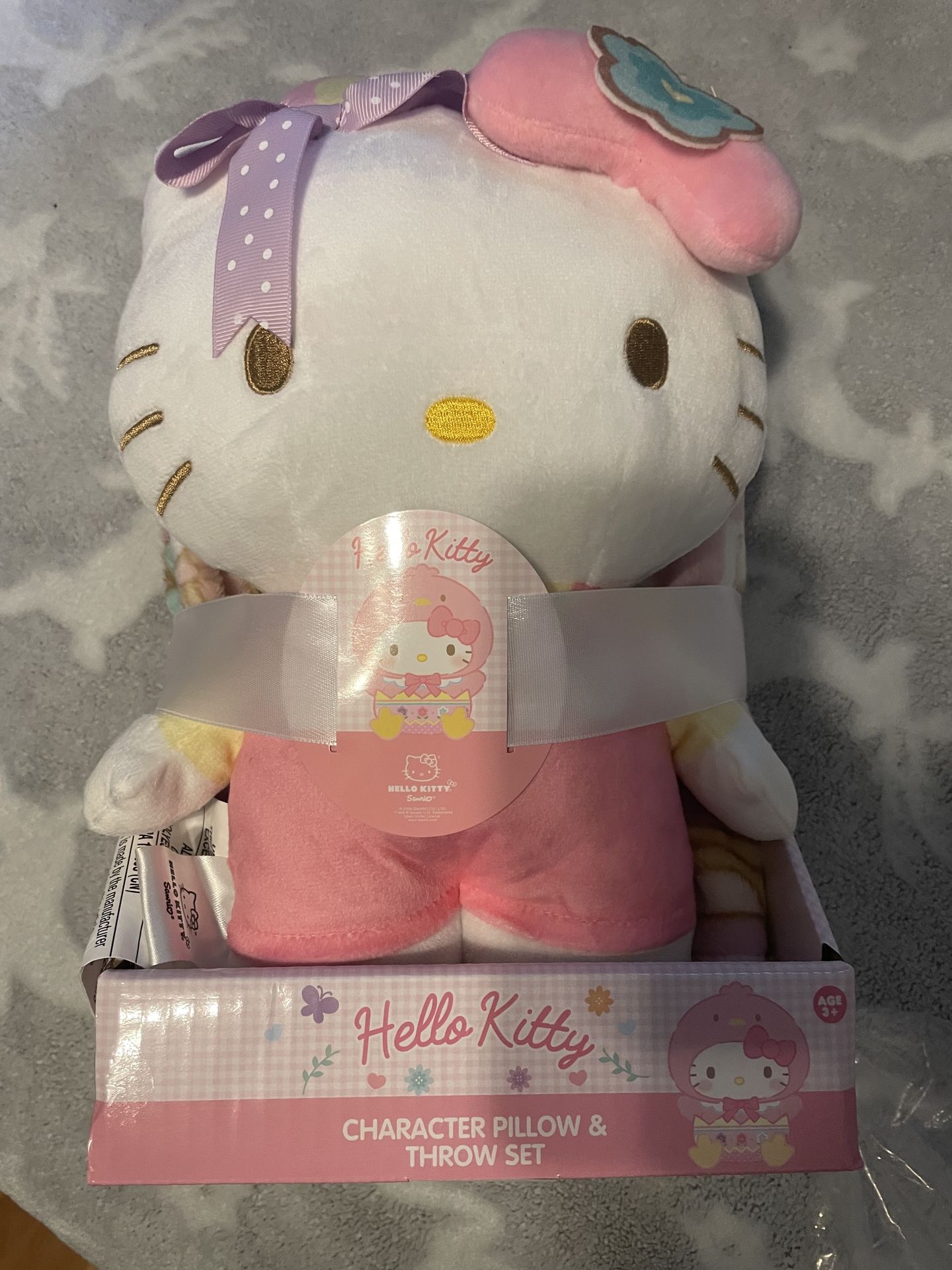 Hello kitty pillow and throw set
