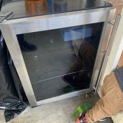 Mini fridge 