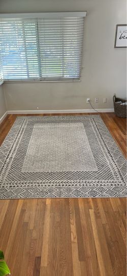 Large Gray and White Geometric Area Rug