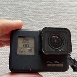 GOPRO HERO 7 BLACK (4K) + DUAL BATTERIES AND CHARGER OBO