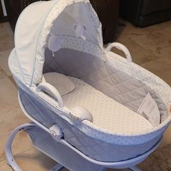 Bassinet Delta DELUXE Moses Bassinet Crib 2 In One: Rolls, Removable, Storage Basket, Bed Side, Music, Cover & Toys