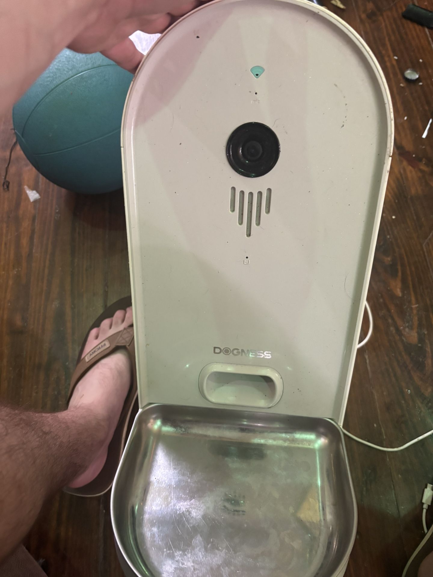 Large Auto Pet Feeder . WiFi Camera. App 