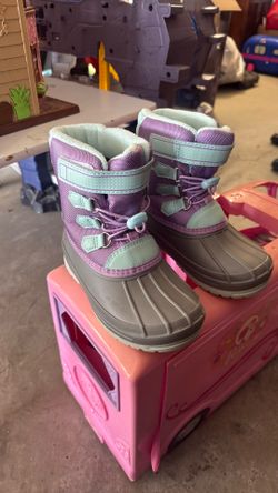 Snow boots