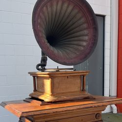 Early 1900’s Phonograph Record Player  Large Metal Horn