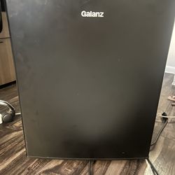 Mini fridge, Galanz Brand, 2.7 Cu Ft