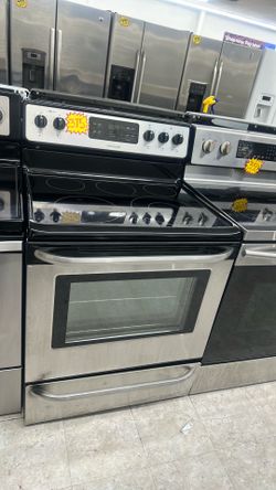 Frigidaire electric stove in excellent condition