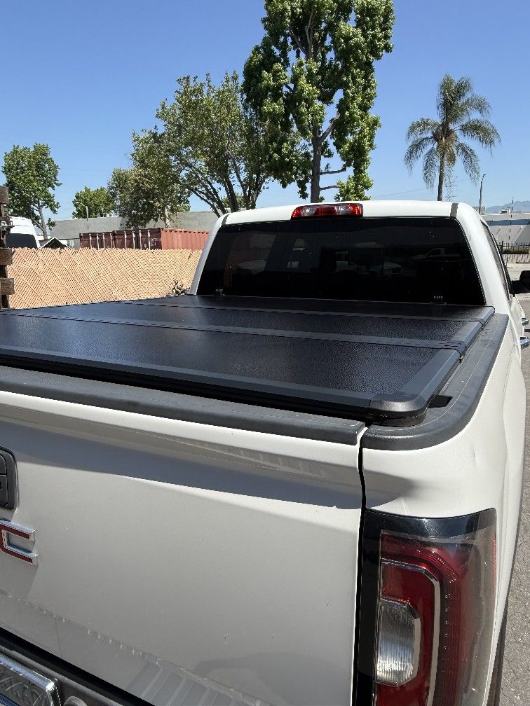 TONNEAU COVER IN STOCK FOR ALL TRUCKS, TAPADERA EN INVENTARIO PARA TODAS LAS TROCAS, BEDLINERS, SIDE STEPS, BED LINERS, RACKS, TAPAS