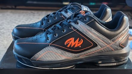 New in box Motiv bowling shoes