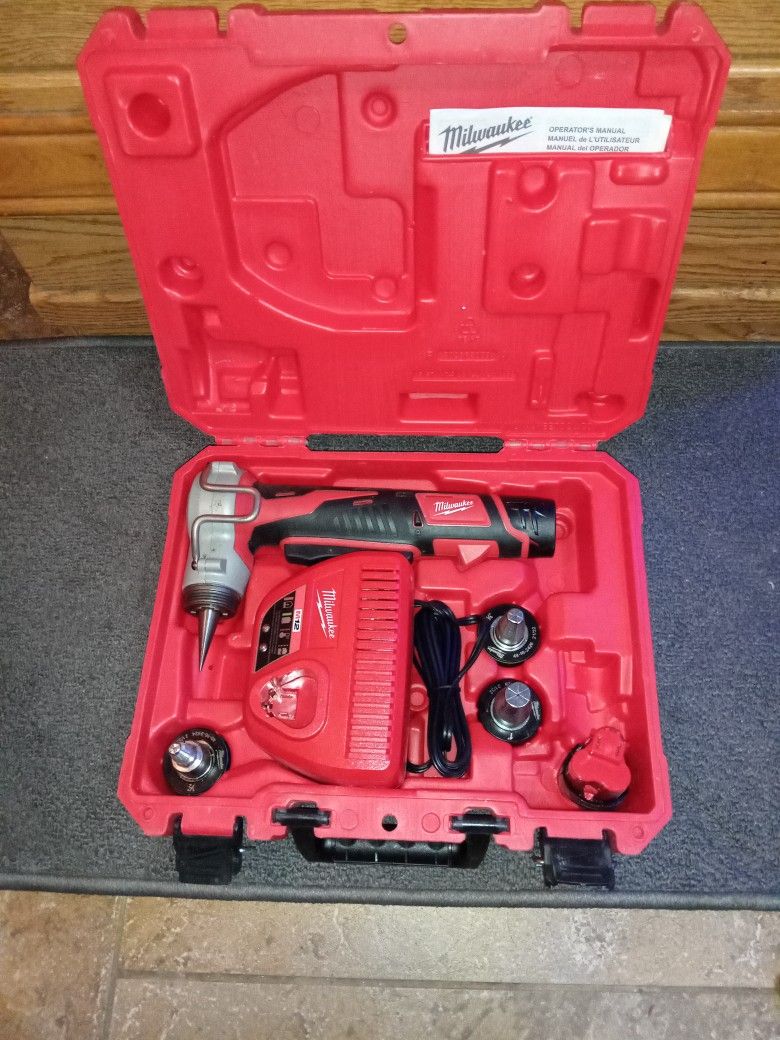 Milwaukee Pex Expansion Tool Kit. Brand New