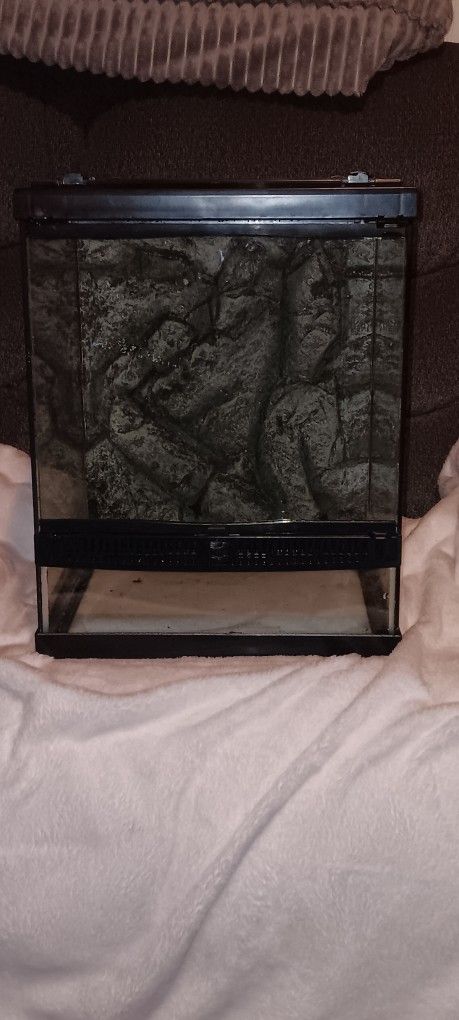 Zilla 12x12x18 Terrarium