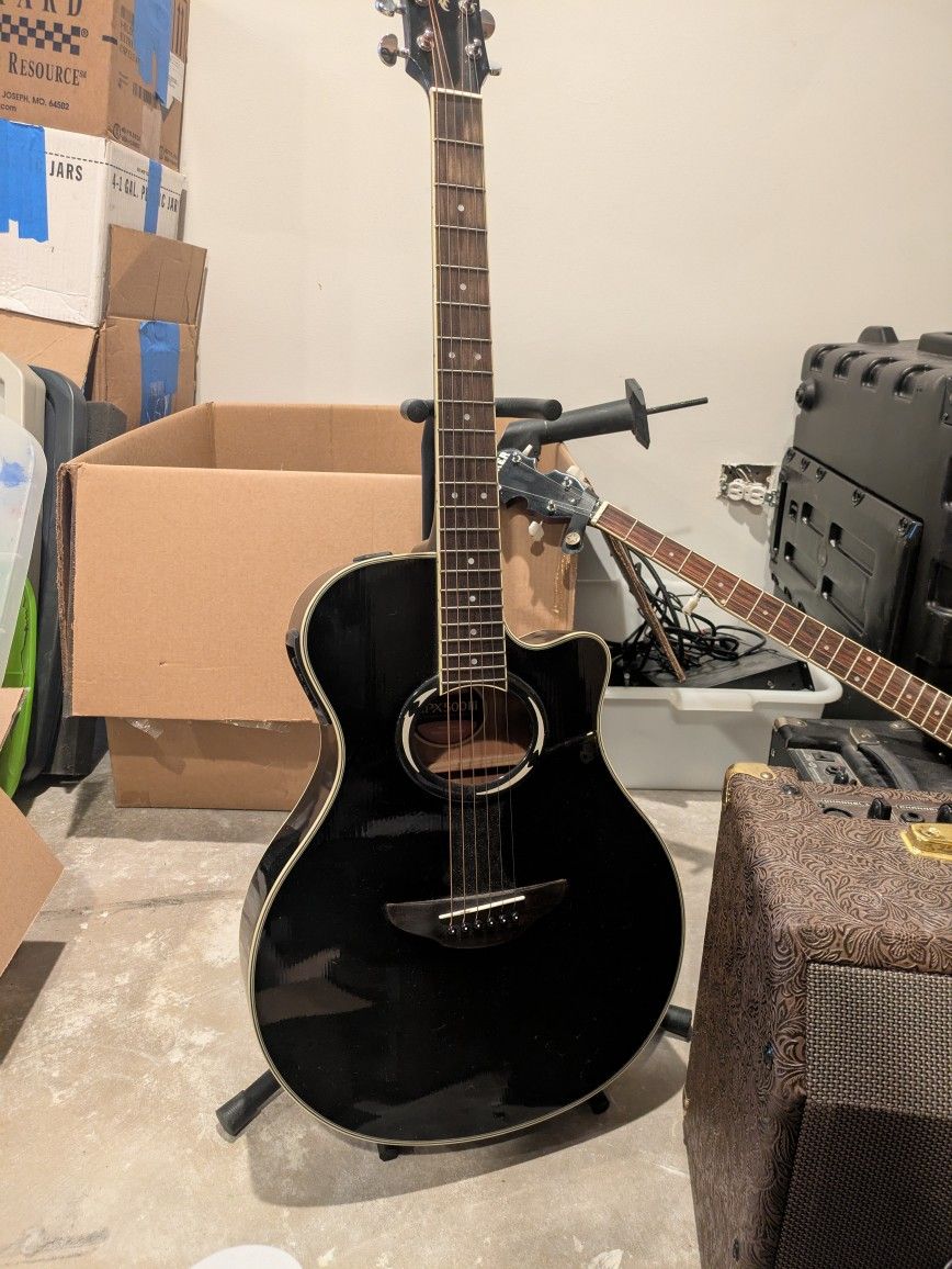 Yamaha APX500 Black Acoustic-Electric Guitar – Great Condition