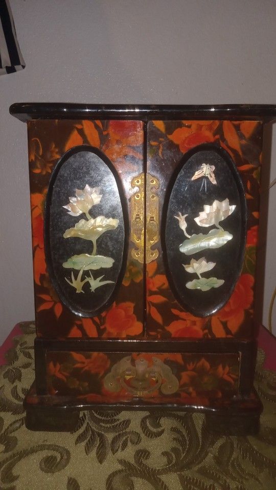Authentic Vintage Chinese Lacquer Jewelry Box
