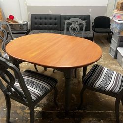 Cottage Sheek Dining Table And Chairs