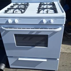 WHITE , APARTMENT SIZE  STOVE .(INSTALLED)