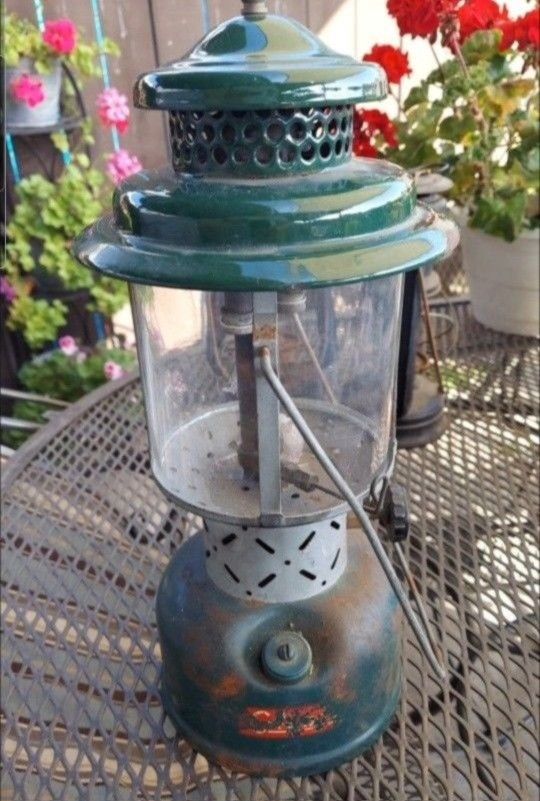 Antique Classic 1958 Coleman Lantern Model 220 E