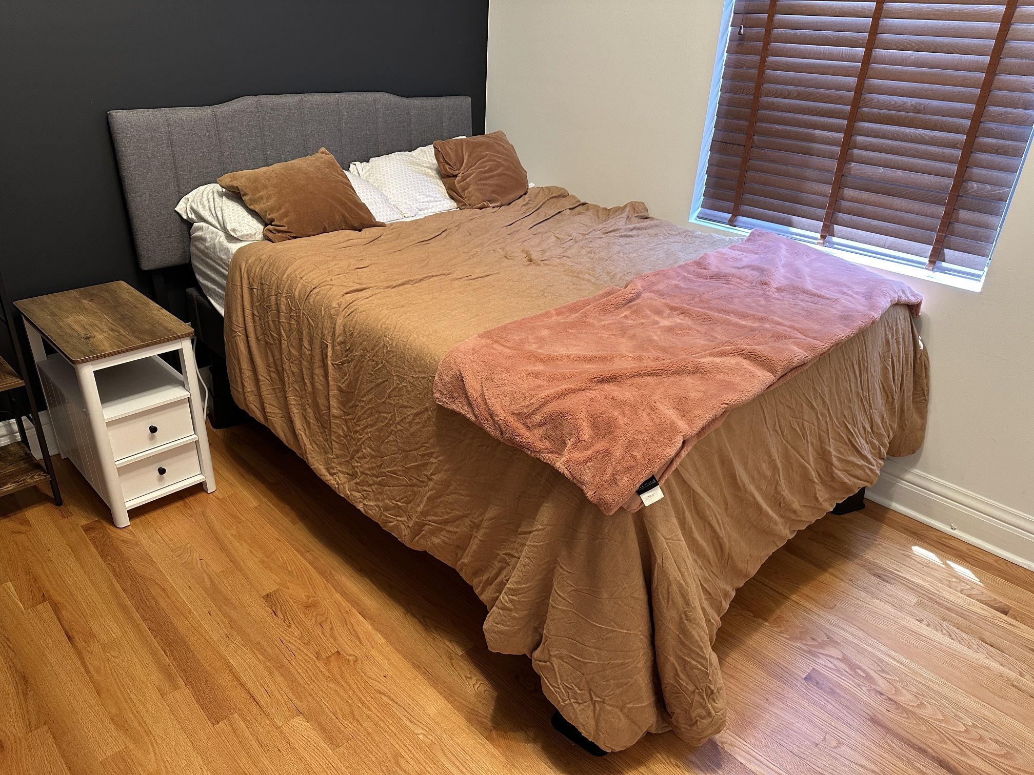 ❗️FREE❗️Full Bed. Includes Mattress, Frame, Headboard, and Bedding