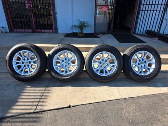 18"  CHEVY OEM rims/tires 265/65R18 tires