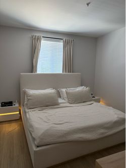 King size bed for sale in excellent condition