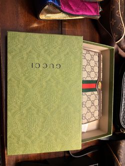 Gucci GG Supreme Cross Body Purse