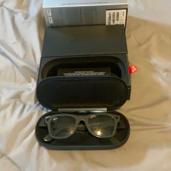 Ray- Ban Stories Wayfarer, Shiny Olive Frame,Transitions G15 Green Lens