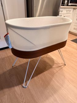 Snoo smart bassinet for baby