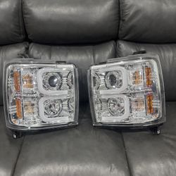 Chevy Silverado 15-19 2500/3500 Projector Headlights