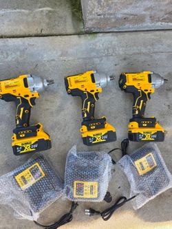 Dewalt dcf900 impact wrench 1/2 new Battery And Charguer Incluided $200 Each One Price FIRM/ Nueva PRECIO FIRME Cada Una $200